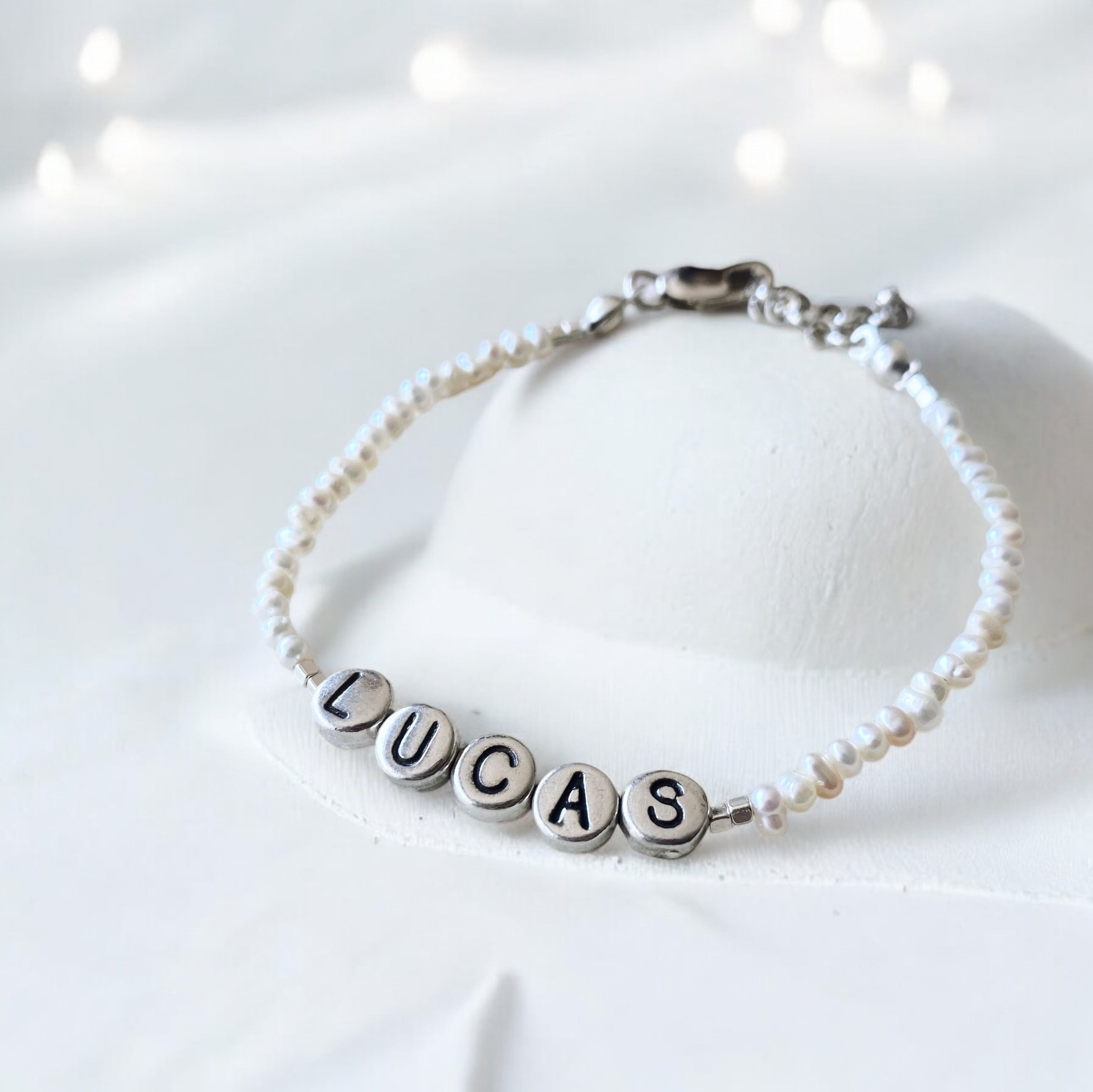 Pulsera Perlas de Río + Letras Nombre Plata