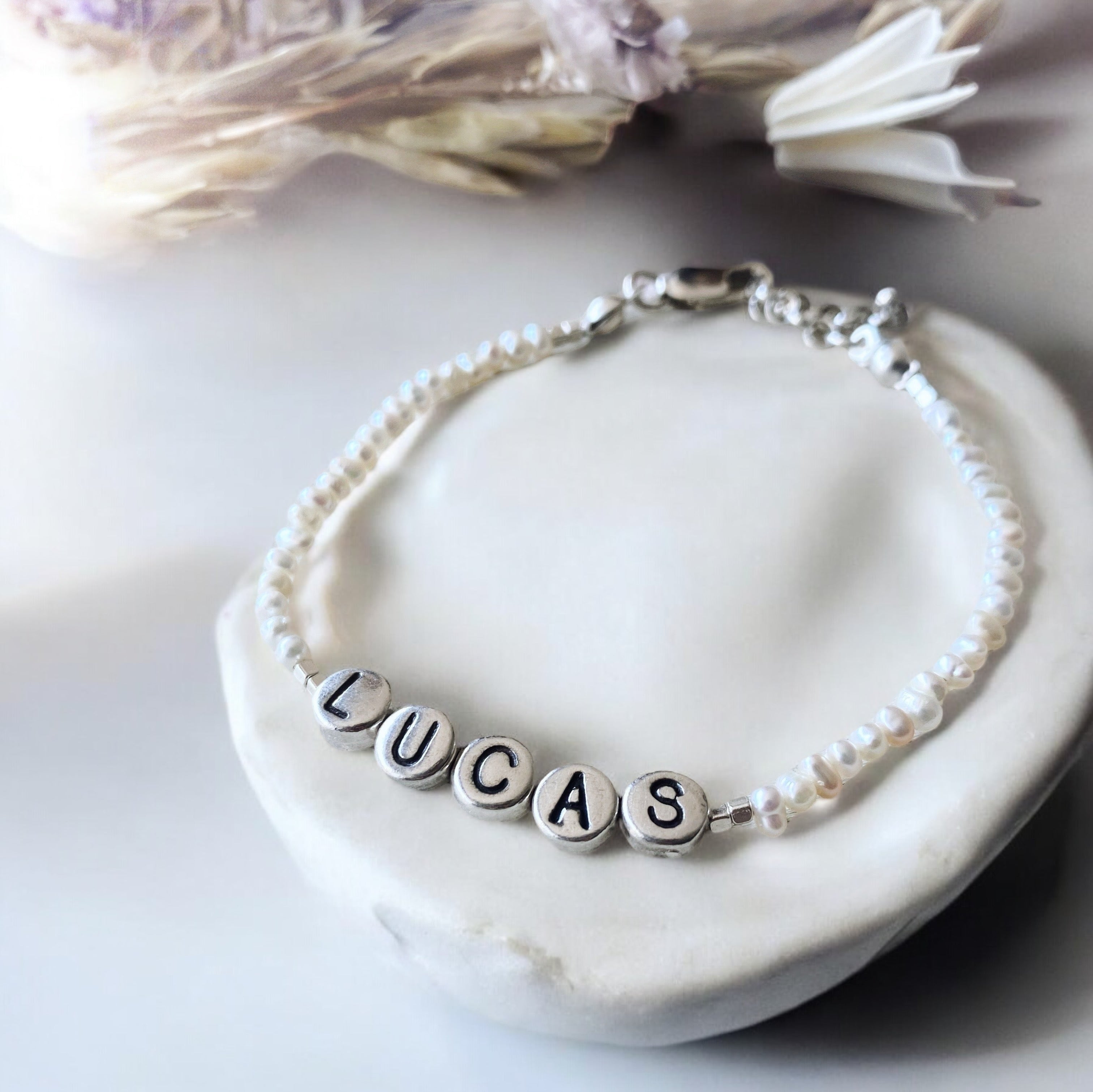 Pulsera Perlas de Río + Letras Nombre Plata